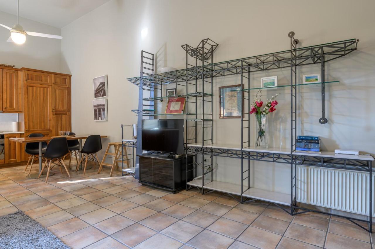 A Beautiful 2 Bdr House In The Heart Of Plaka Villa Athens Exterior photo
